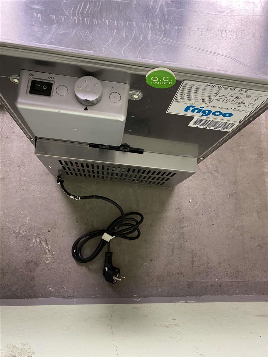 1x Frutinio Likör Kühlschrank Mini Cooler 33 x 41 x 47 – Ansicht 5