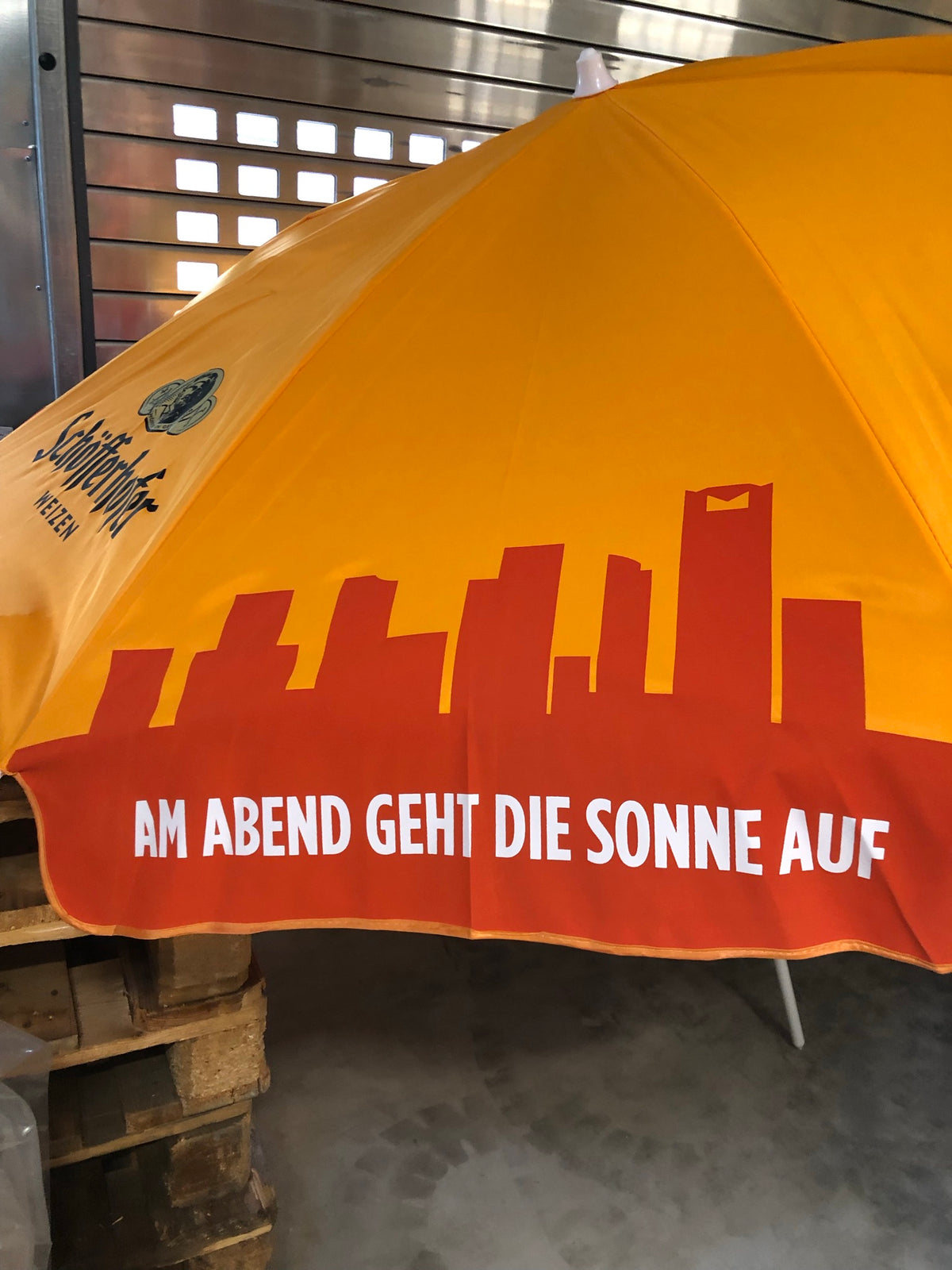 1x Schöfferhofer Bier Sonnenschirm Mit Fuß 2m – Ansicht 2