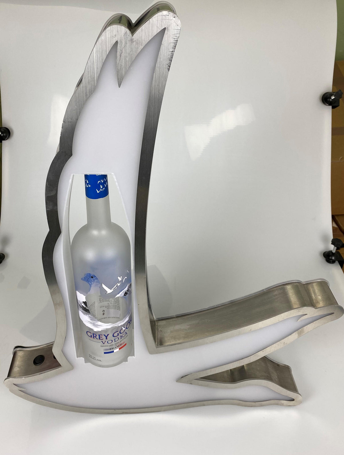 Grey Goose Vodka Glorifier LED Leuchtreklame Leuchtwerbung Gans 1,5l Flaschen – Ansicht 3
