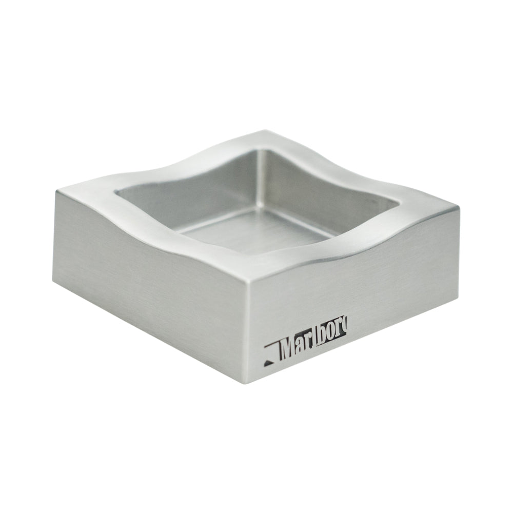 Marlboro Zigaretten Aschenbecher Ascher Ashtray Raucher Kneipe Kippen Smoke Bar