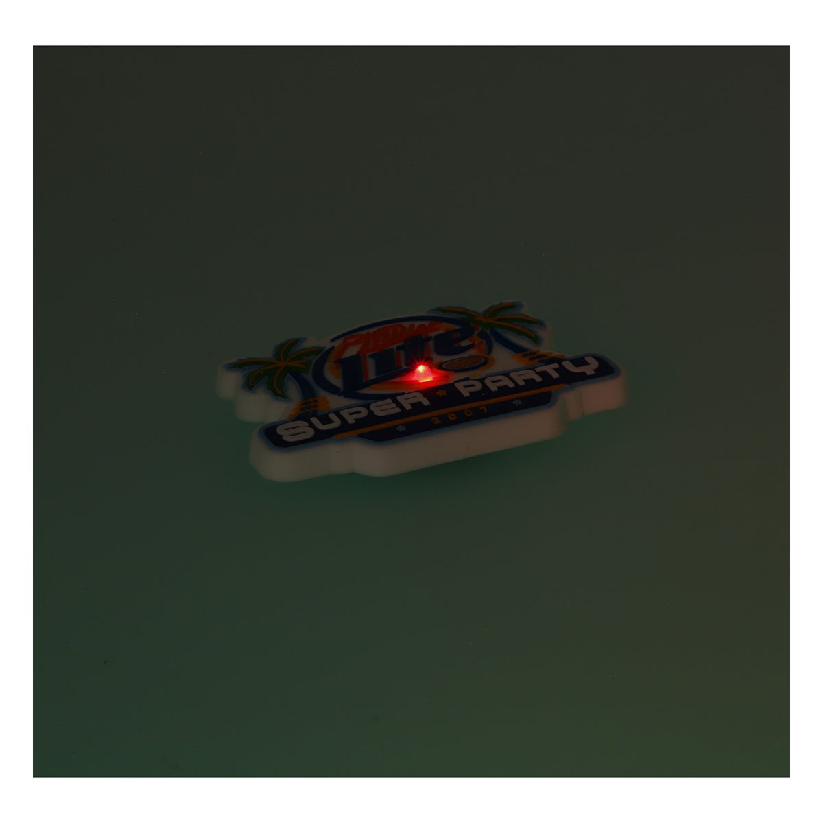 Miller Bier Anstecker LED Super Party 2007 Gummi Pin Neu Sammlerstück – Ansicht 4
