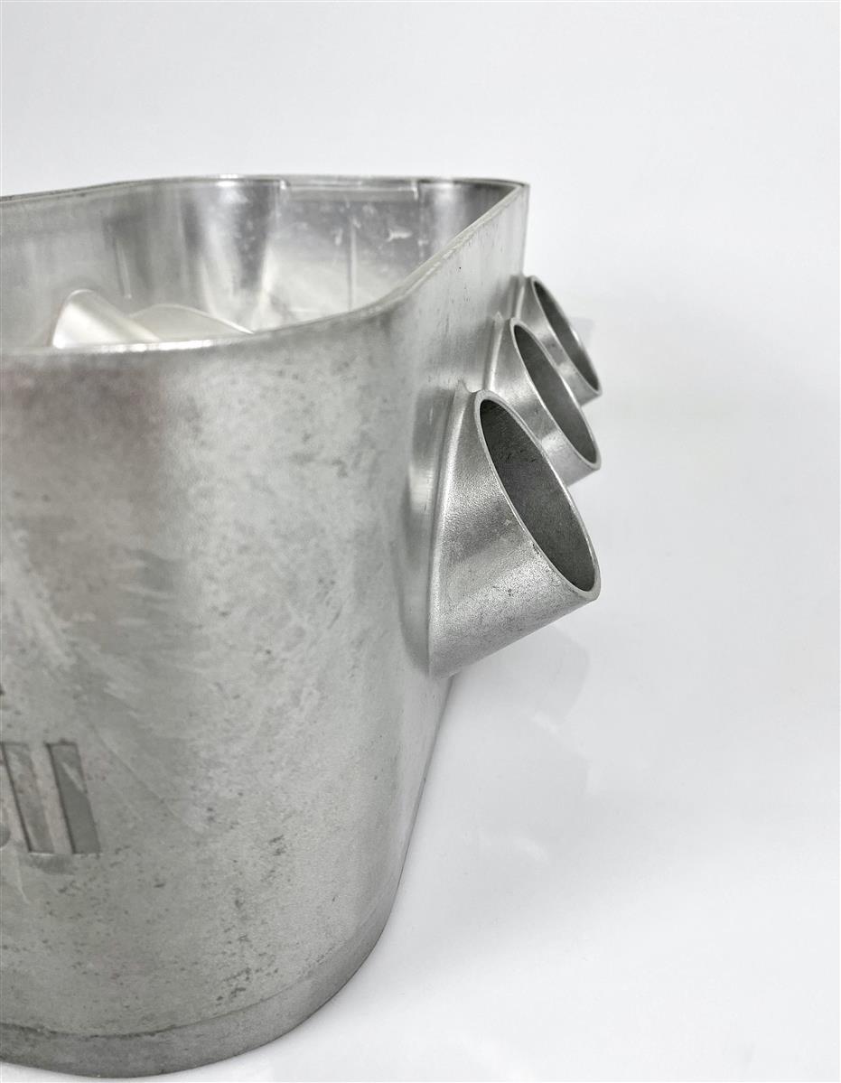Red Bull Energy Flaschenkühler Eiswürfelbehälter Motorblock Metall – Ansicht 3