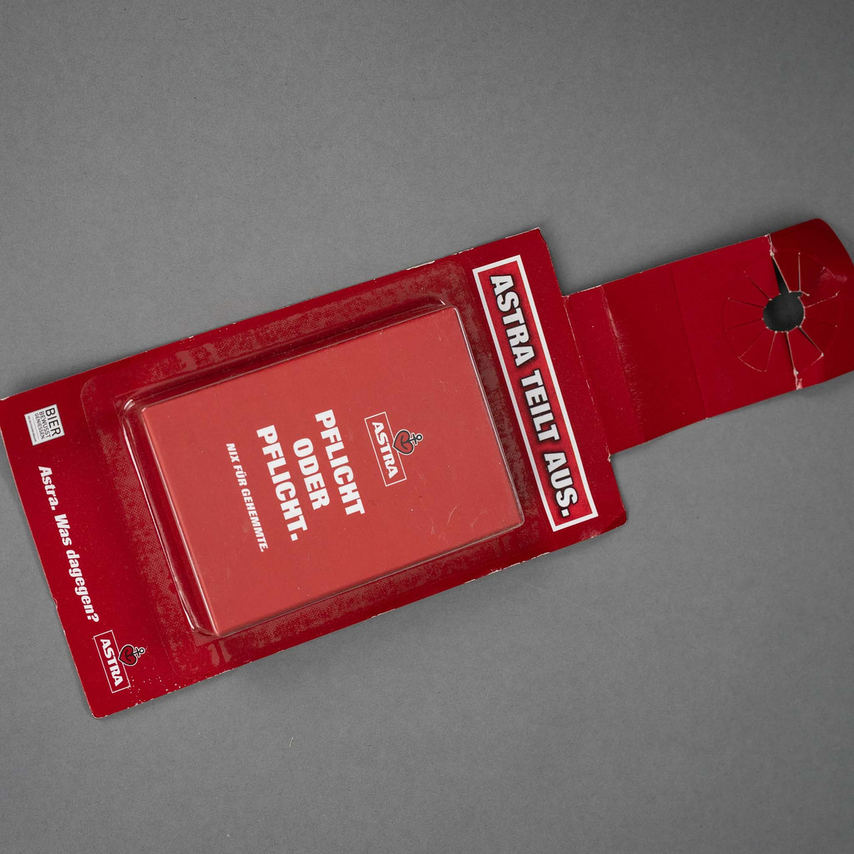 1x Astra Bier Kartenspiel Pflicht oder Pflicht rot – Ansicht 2
