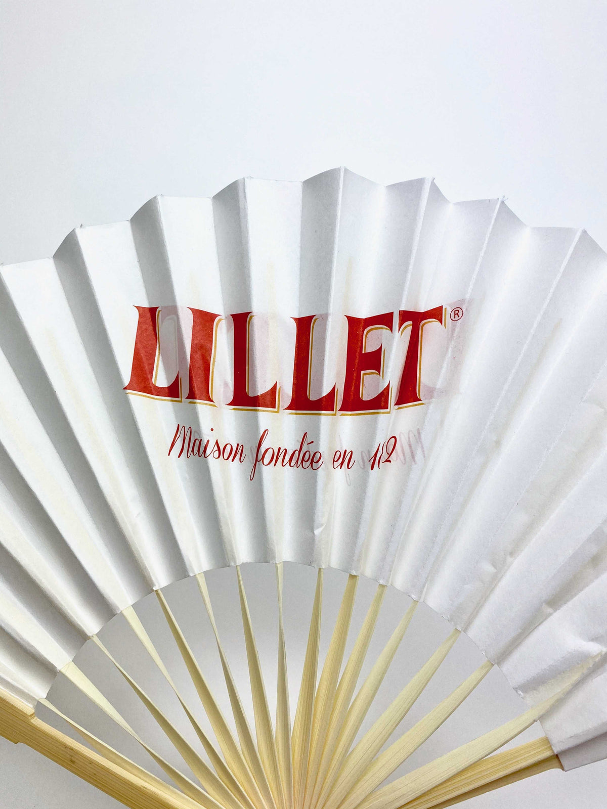 Lillet Bundle Fan II Set aus 2x Tischaufsteller, 6x Lillet Fächer und 6x Lillet Gläser – Ansicht 2