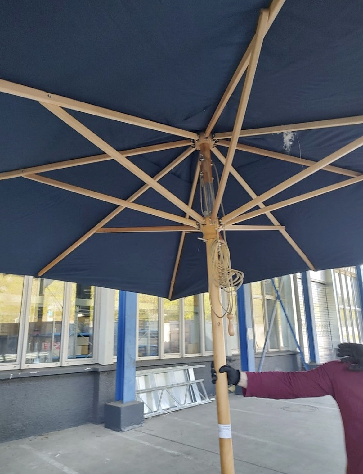 Corona Bier Sonnenschirm 3,5x3,5m Holzmast Gastro Biergarten Schirm – Ansicht 2