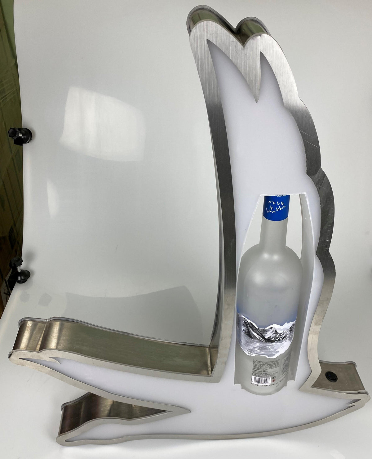Grey Goose Vodka Glorifier LED Leuchtreklame Leuchtwerbung Gans 1,5l Flaschen – Ansicht 2